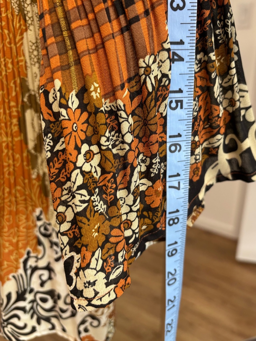 y2k crinkle pleated lightweight top, mixed pattern patchwork style. Size 14/16W - Picture 7 of 10